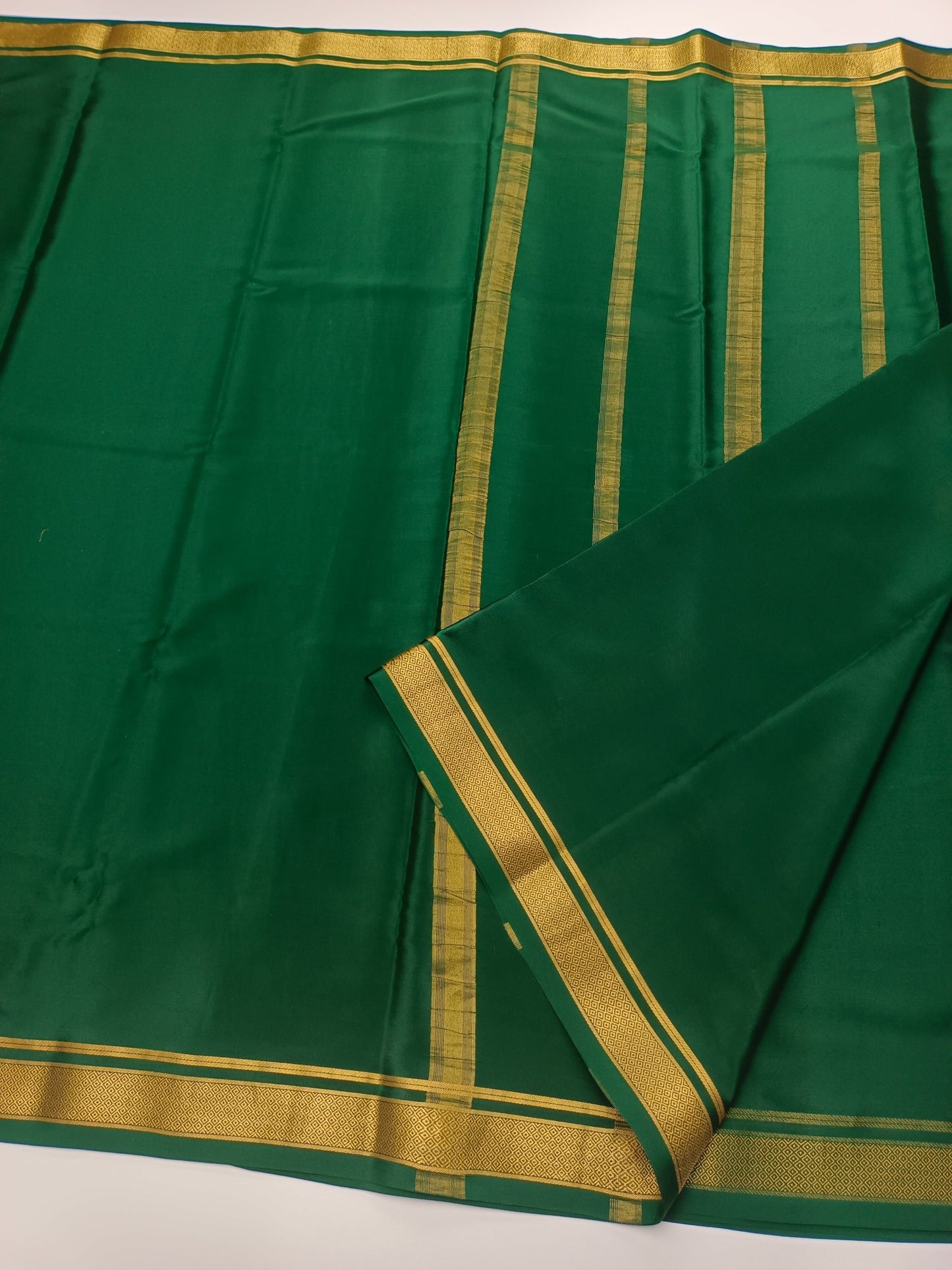 PURE CREPE SILK SAREE - B S CHANNABASAPPA & SONS