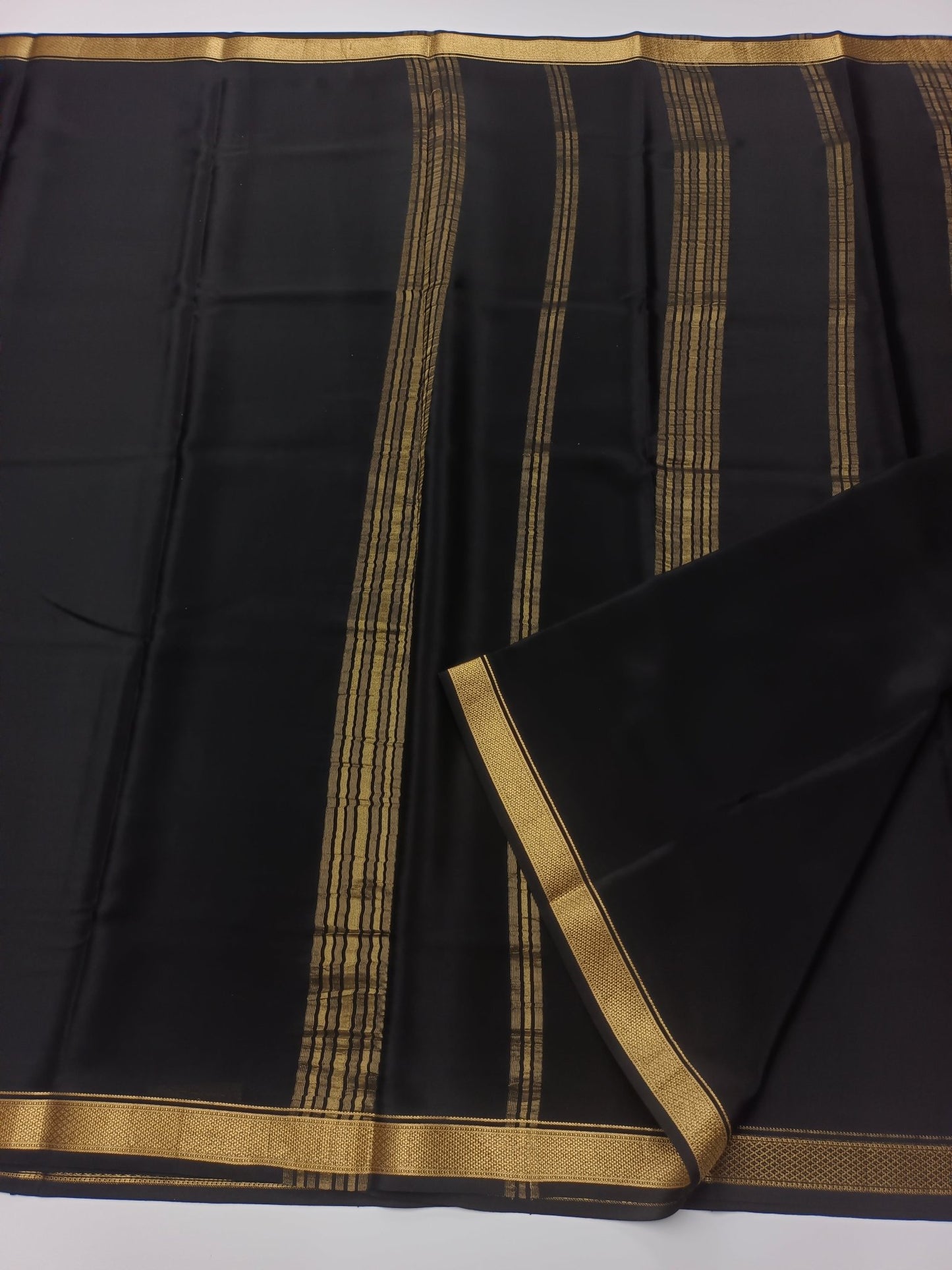 PURE CREPE SILK SAREE - B S CHANNABASAPPA & SONS