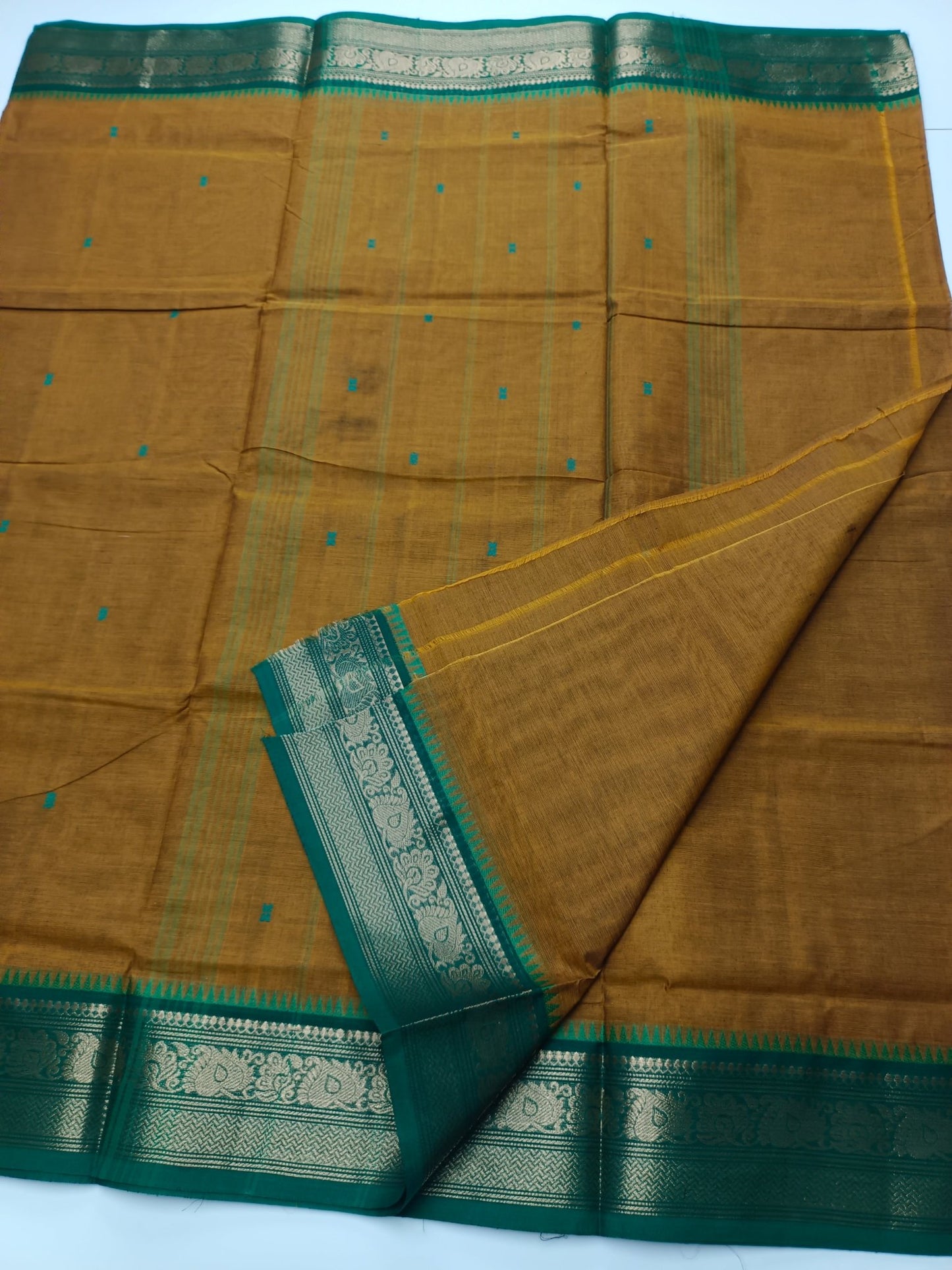 HANDLOOM BASED 9 YARD COTTON SAREE - B S CHANNABASAPPA & SONS