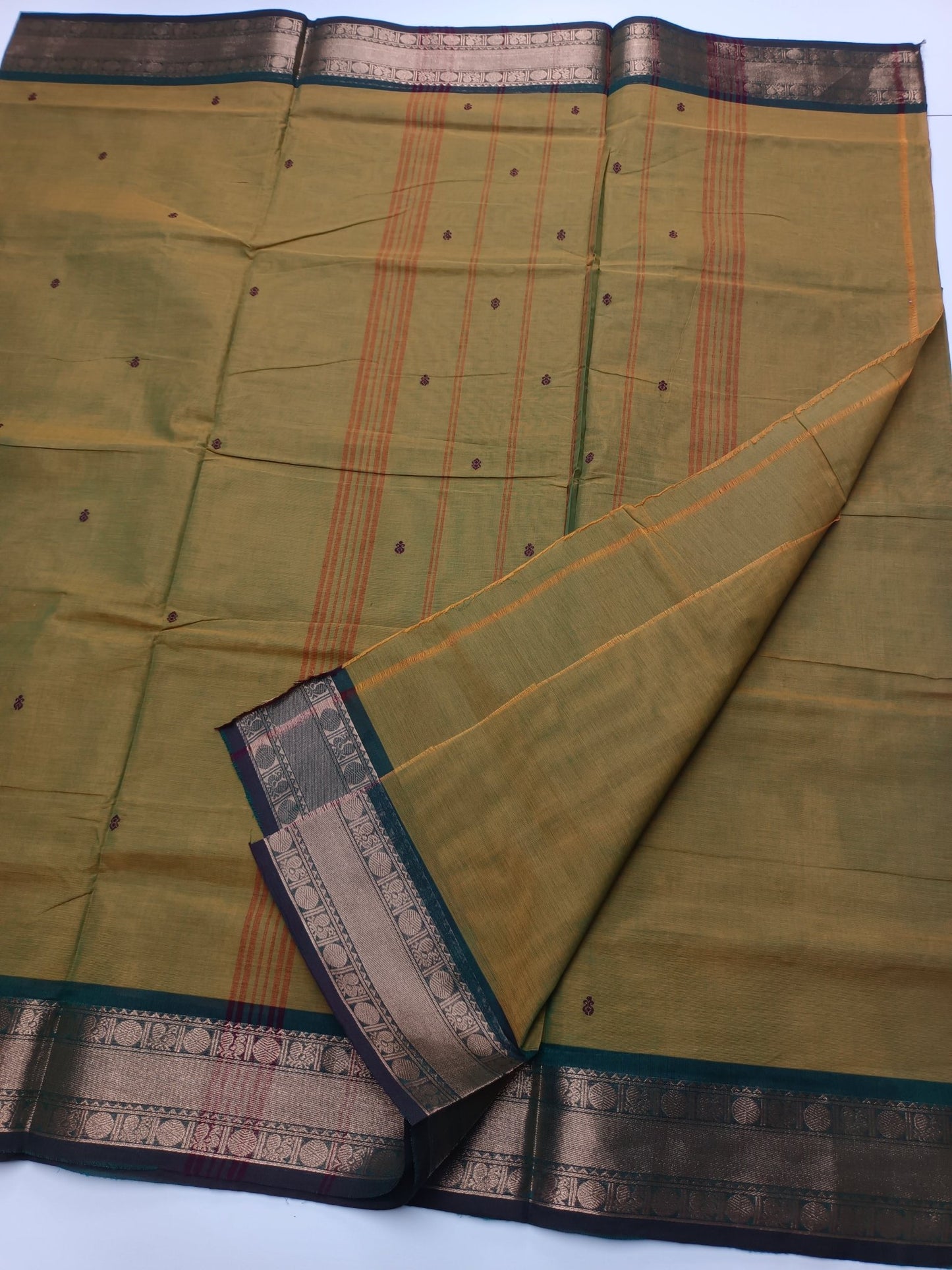 HANDLOOM BASED 9 YARD COTTON SAREE - B S CHANNABASAPPA & SONS