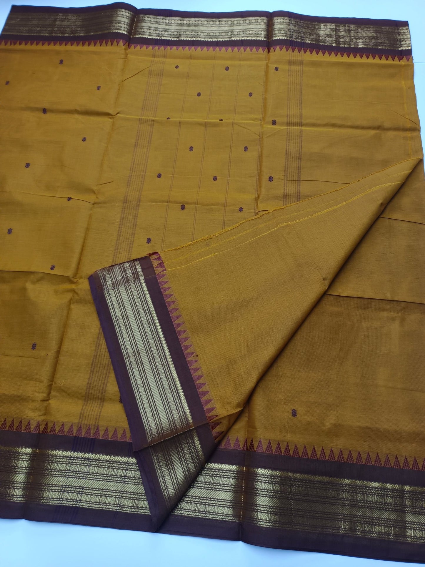 HANDLOOM BASED 9 YARD COTTON SAREE - B S CHANNABASAPPA & SONS