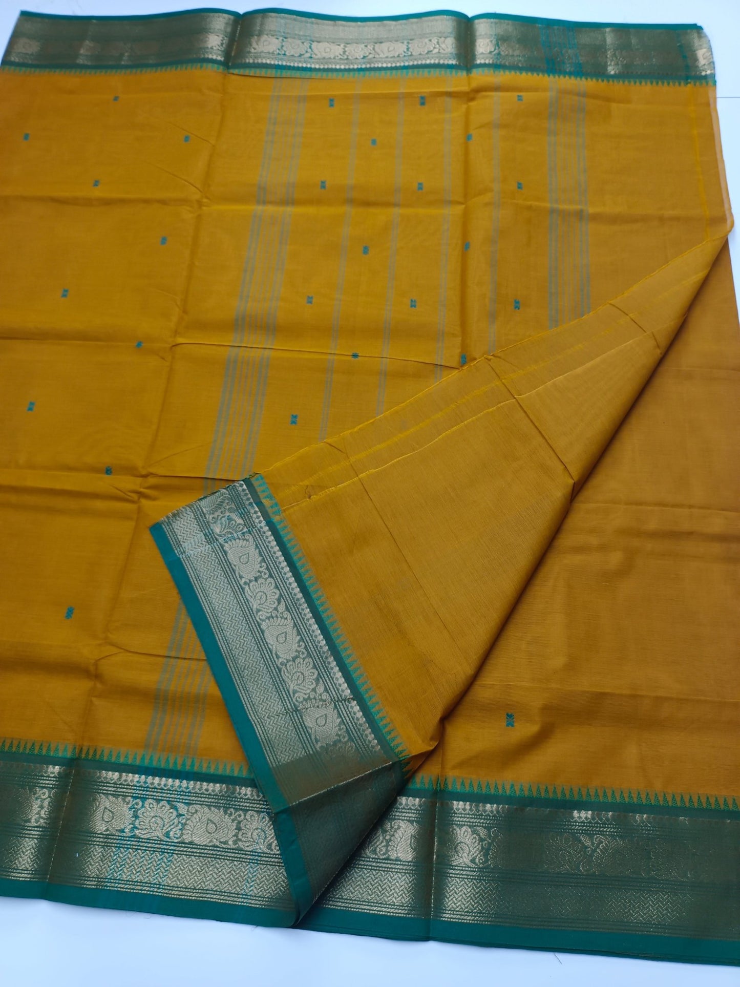 HANDLOOM BASED 9 YARD COTTON SAREE - B S CHANNABASAPPA & SONS