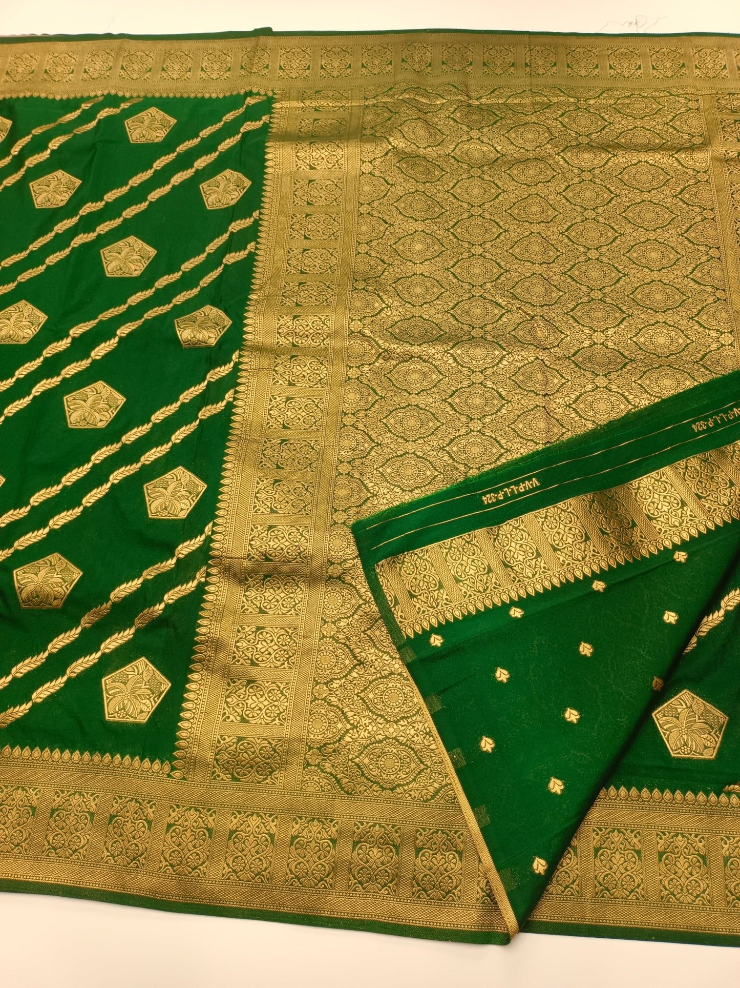 ART CREPE SAREE - B S CHANNABASAPPA & SONS