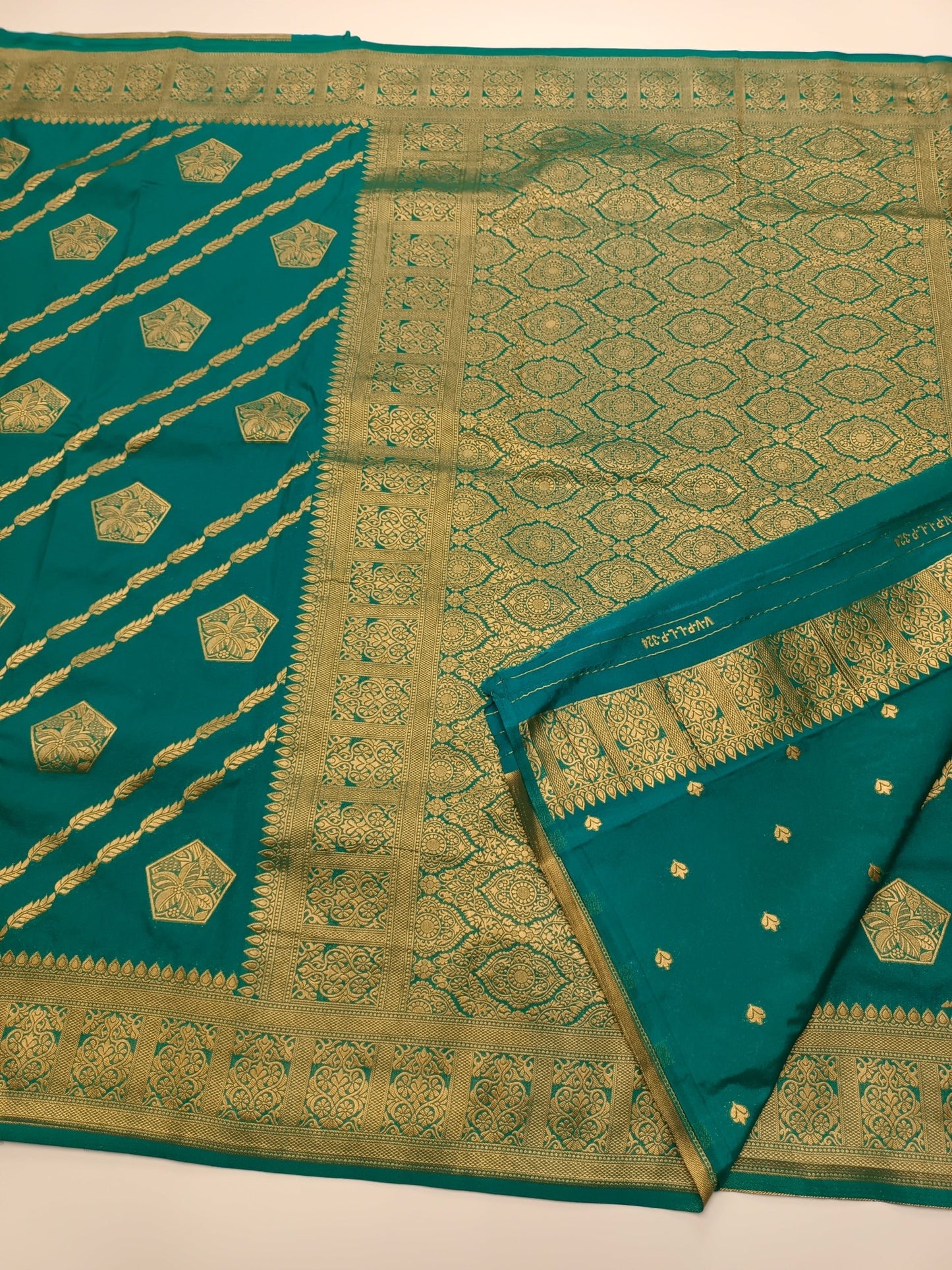 ART CREPE SAREE - B S CHANNABASAPPA & SONS
