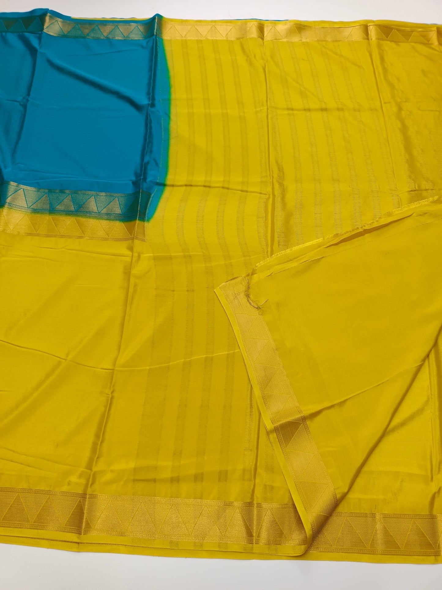 2D CREPE SILK SAREE - B S CHANNABASAPPA & SONS