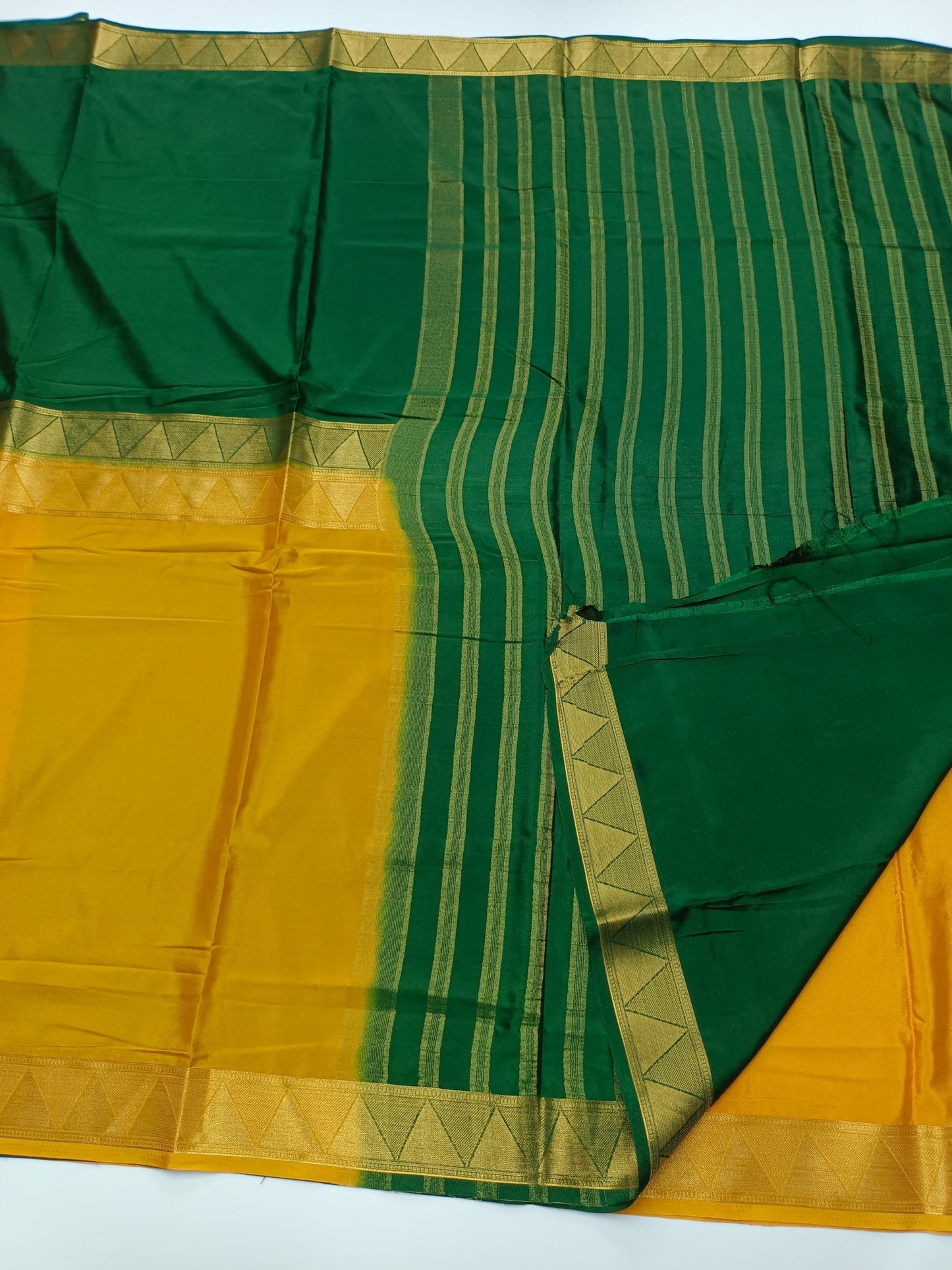 2D CREPE SILK SAREE - B S CHANNABASAPPA & SONS