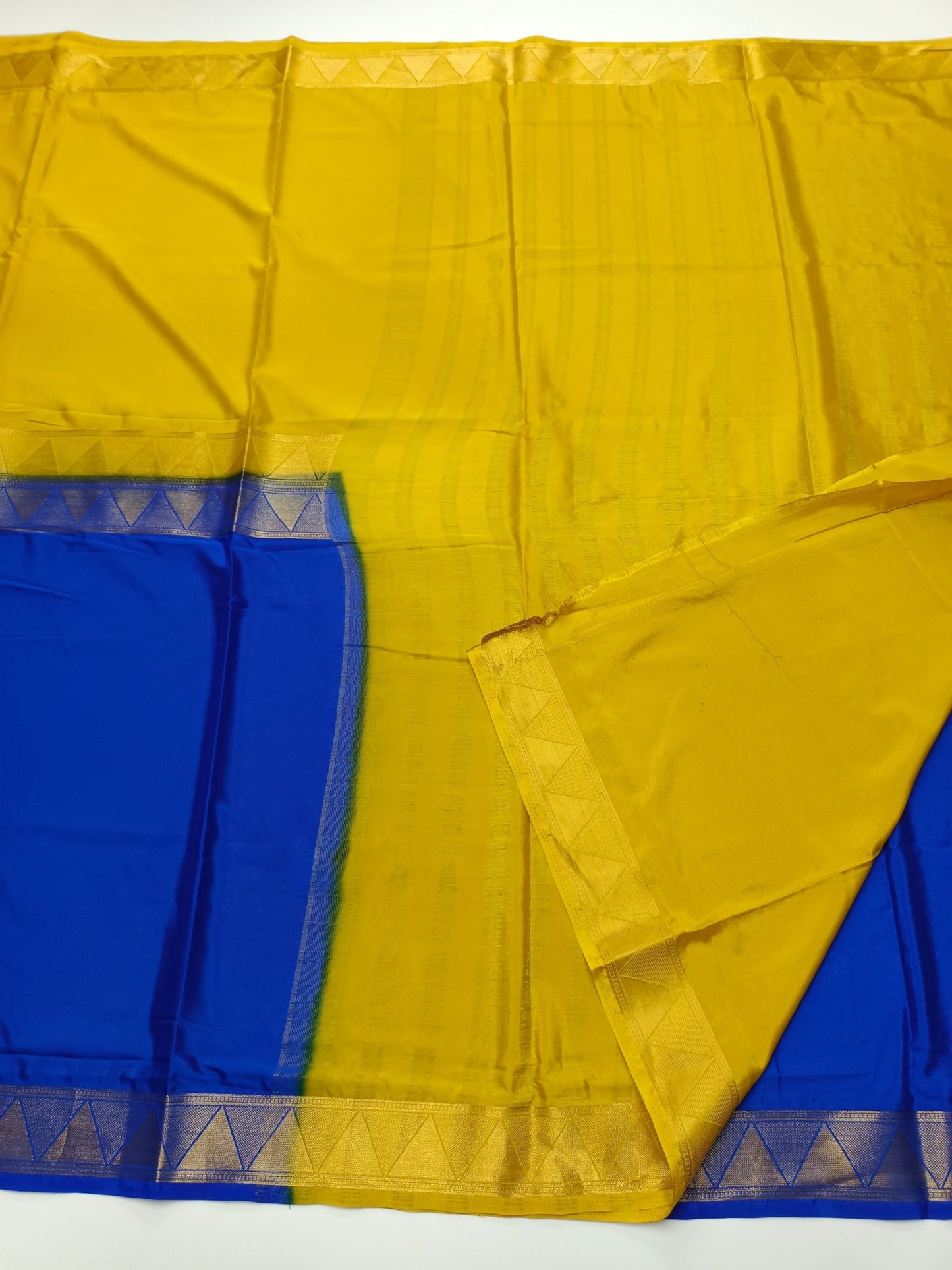 2D CREPE SILK SAREE - B S CHANNABASAPPA & SONS