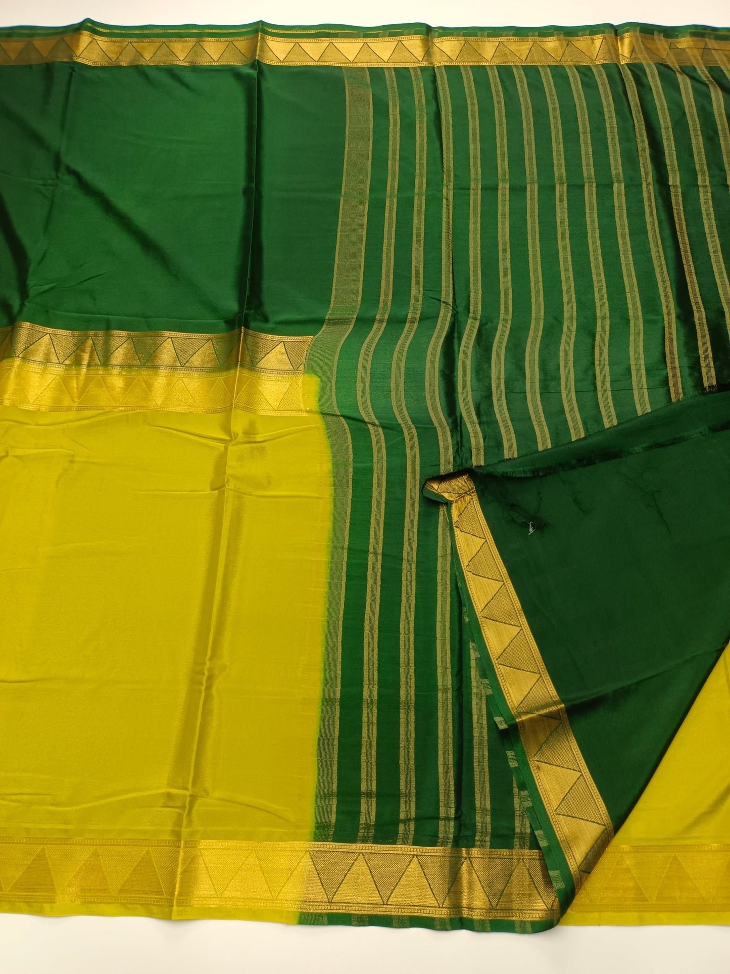 2D CREPE SILK SAREE - B S CHANNABASAPPA & SONS