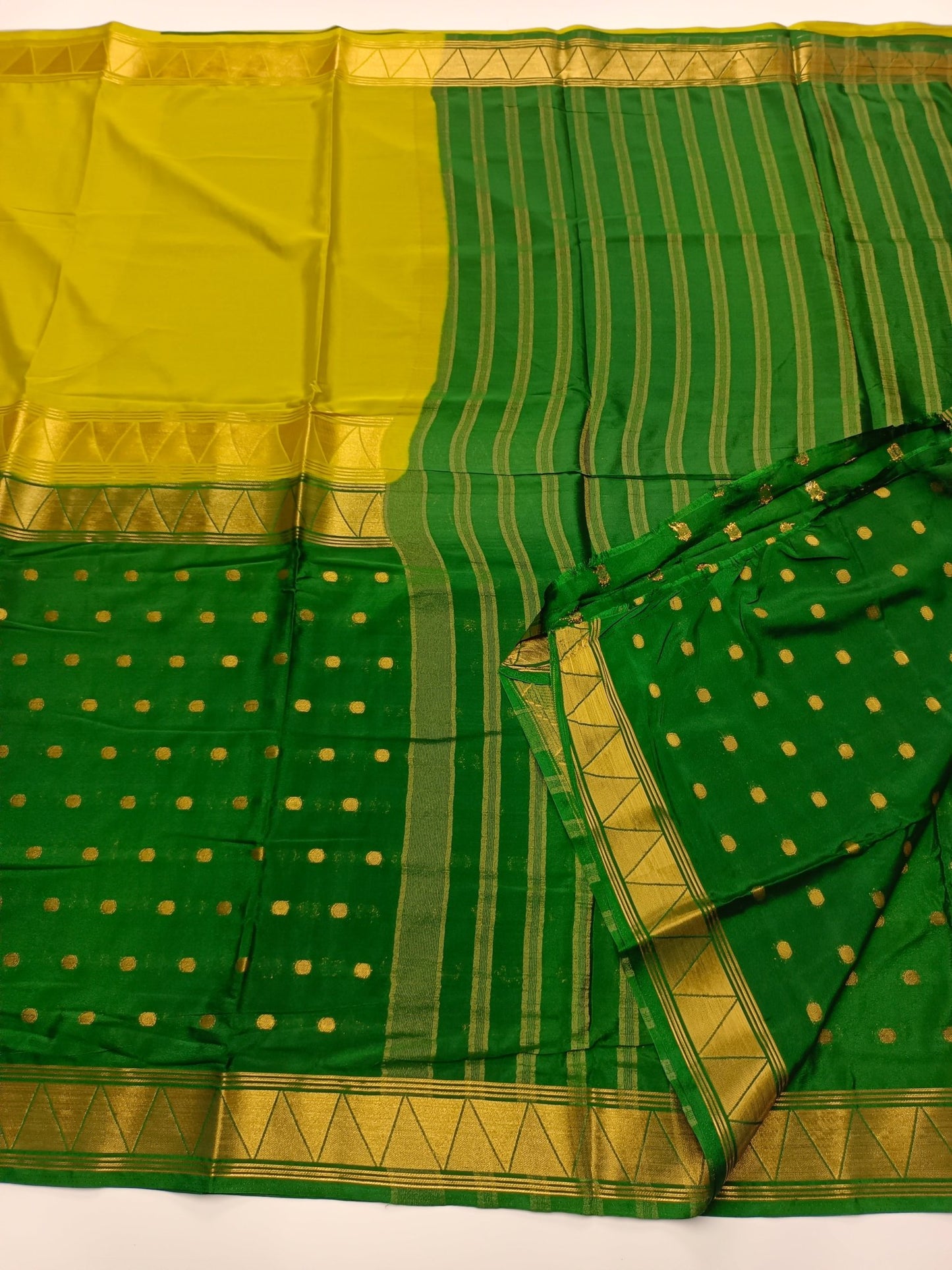 2D CREPE SILK SAREE - B S CHANNABASAPPA & SONS