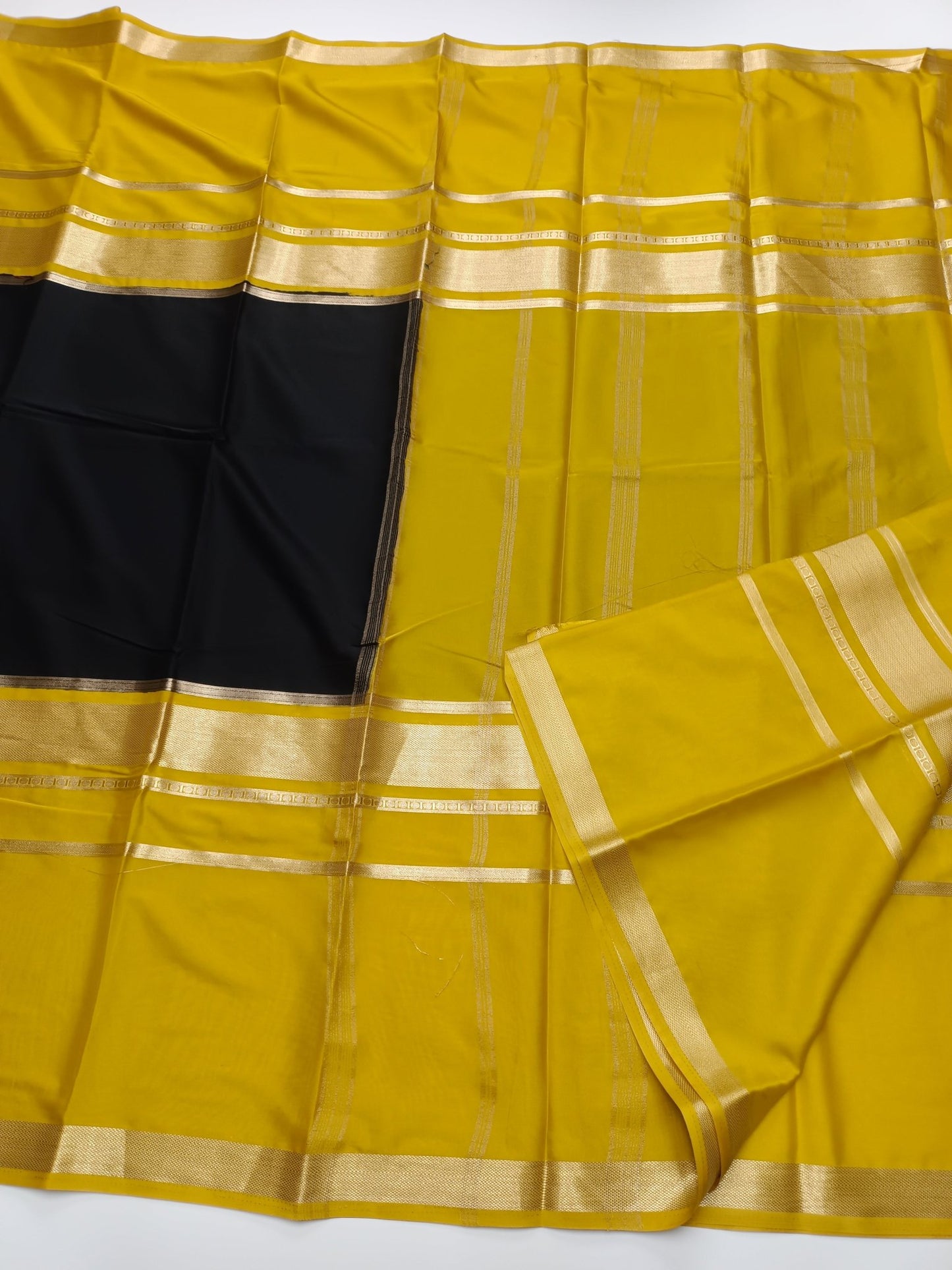 2D CREPE SILK SAREE - B S CHANNABASAPPA & SONS