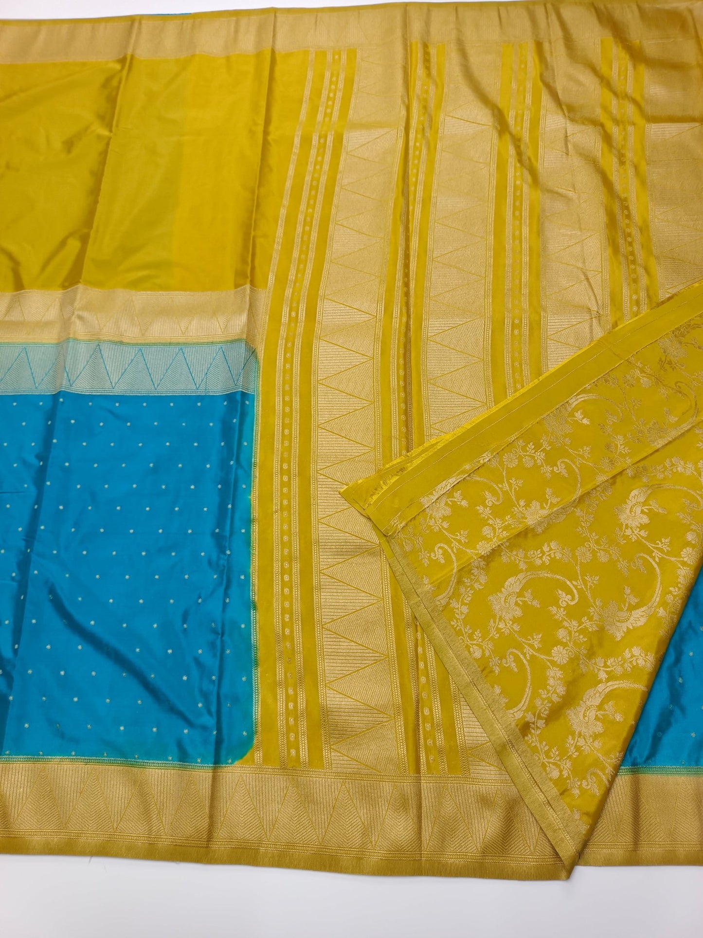 2D SEMI CREPE SILK SAREE - B S CHANNABASAPPA & SONS