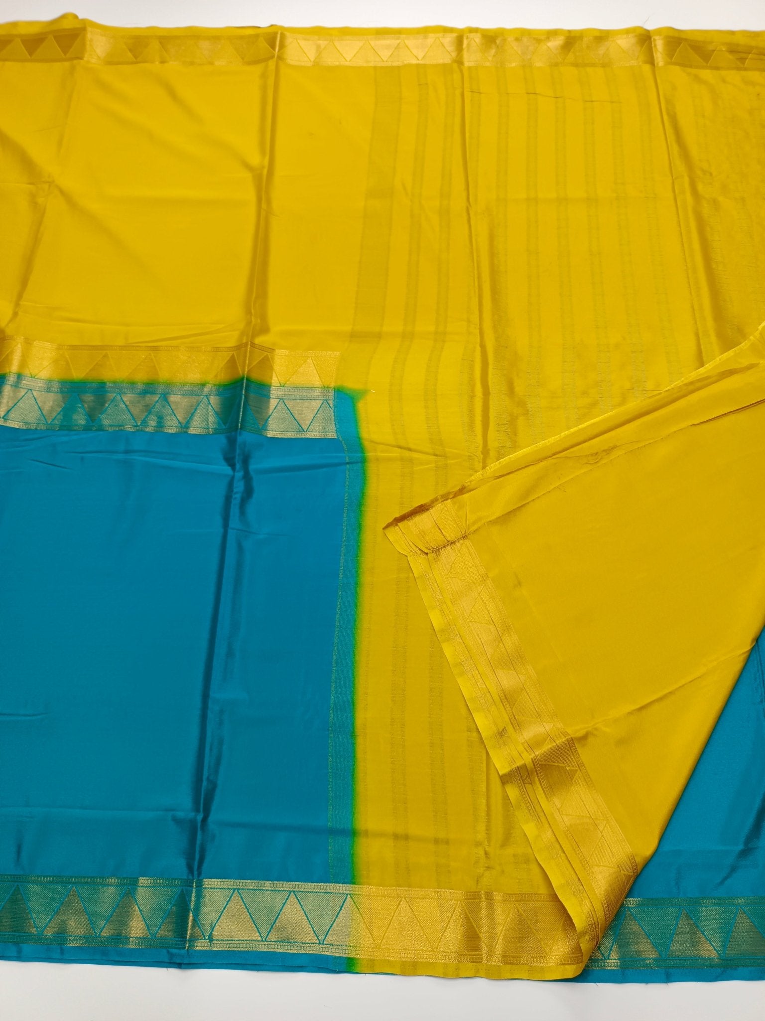 2D CREPE SILK SAREE - B S CHANNABASAPPA & SONS