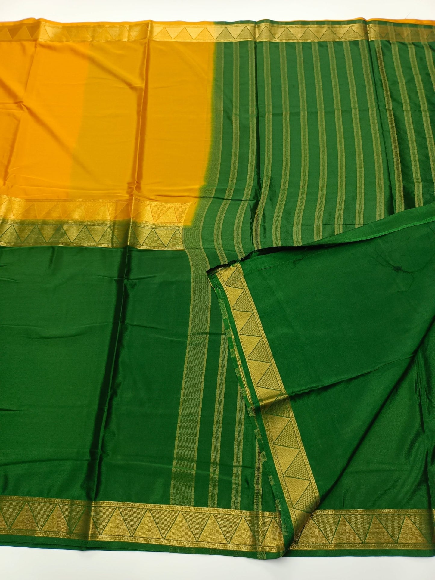 2D CREPE SILK SAREE - B S CHANNABASAPPA & SONS
